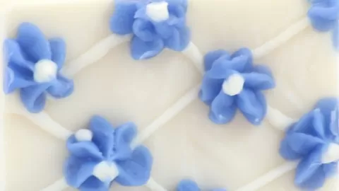 Using cake decorating techniques in soapmaking