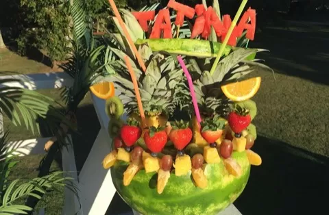 Do you love fruit arrangements? Do you want to challenge your creativity? Do you want to create an amazing fruit piece?