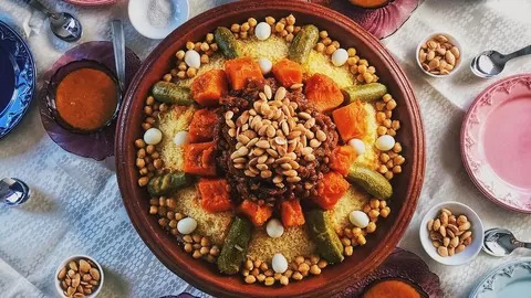 The correct and effective way to cook Moroccan couscous with all its steps in detail.