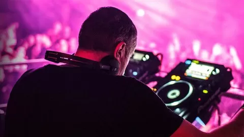 Learn How To Be A Tech House DJ And Play At Festivals